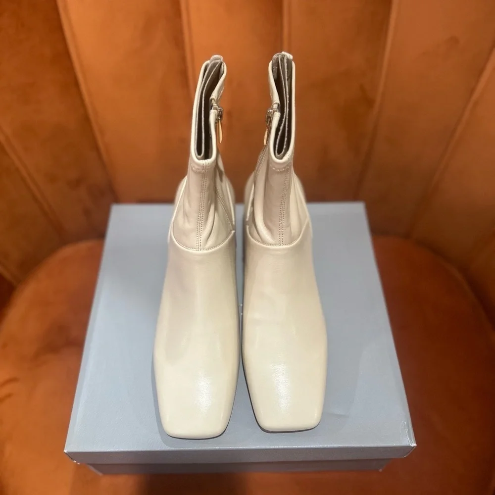 New in Box Franco Sarto Cream Ankle Booties Side Zip  Versatile Neutral Sz 8